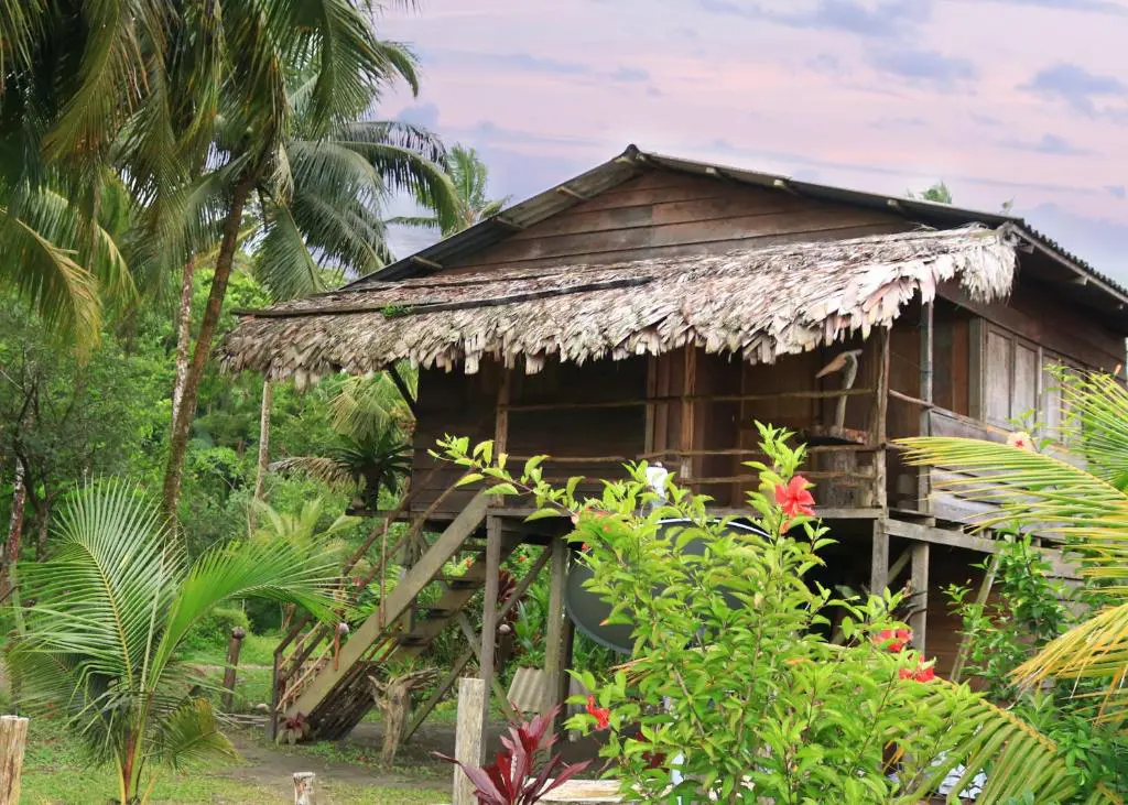 Cabañas en Playa La Barra Buenaventura Colombia